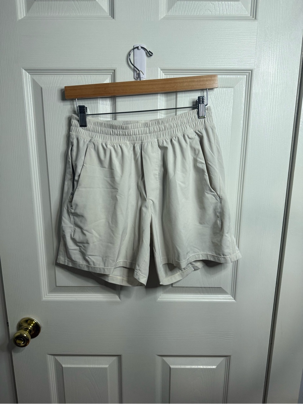 Men’s LULULEMON 5 inch liner less pace breaker short